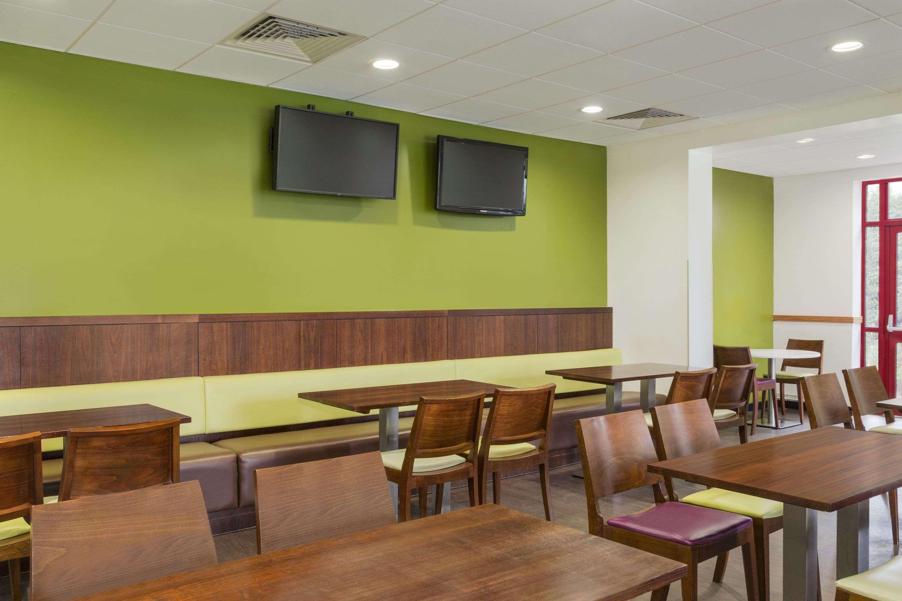 Days Inn Magor Exterior foto