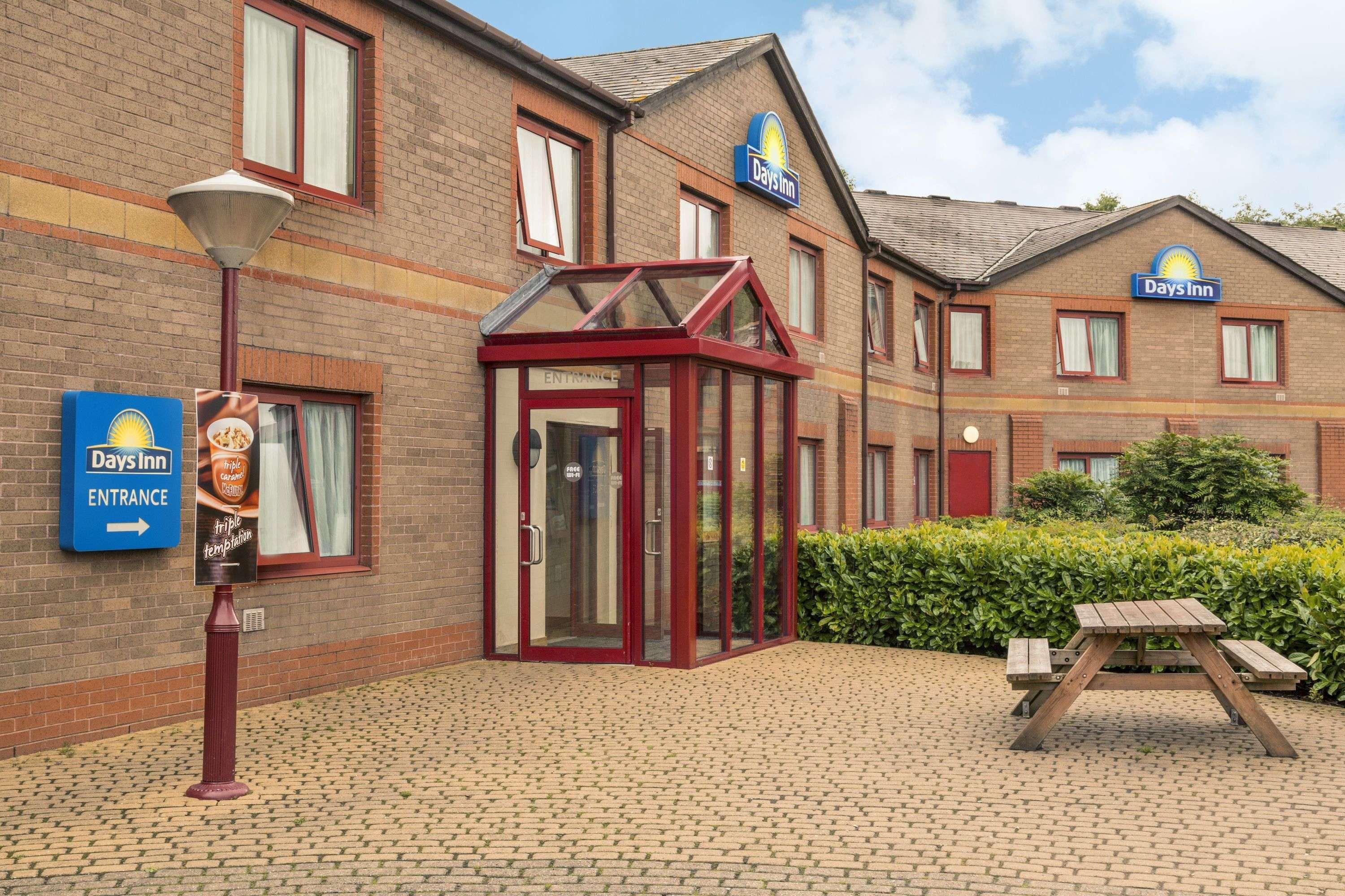 Days Inn Magor Exterior foto